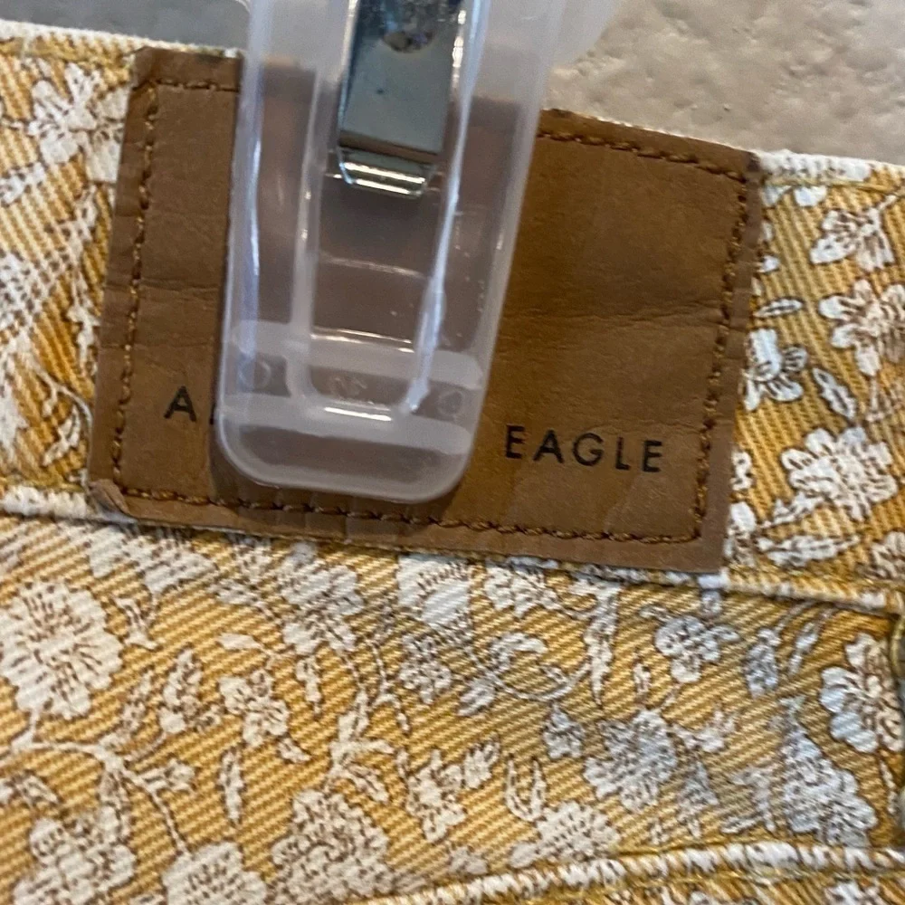 New American Eagle 90’s Straight Denim Jeans Size 4 Trendy Butter Yellow - Picture 10 of 11